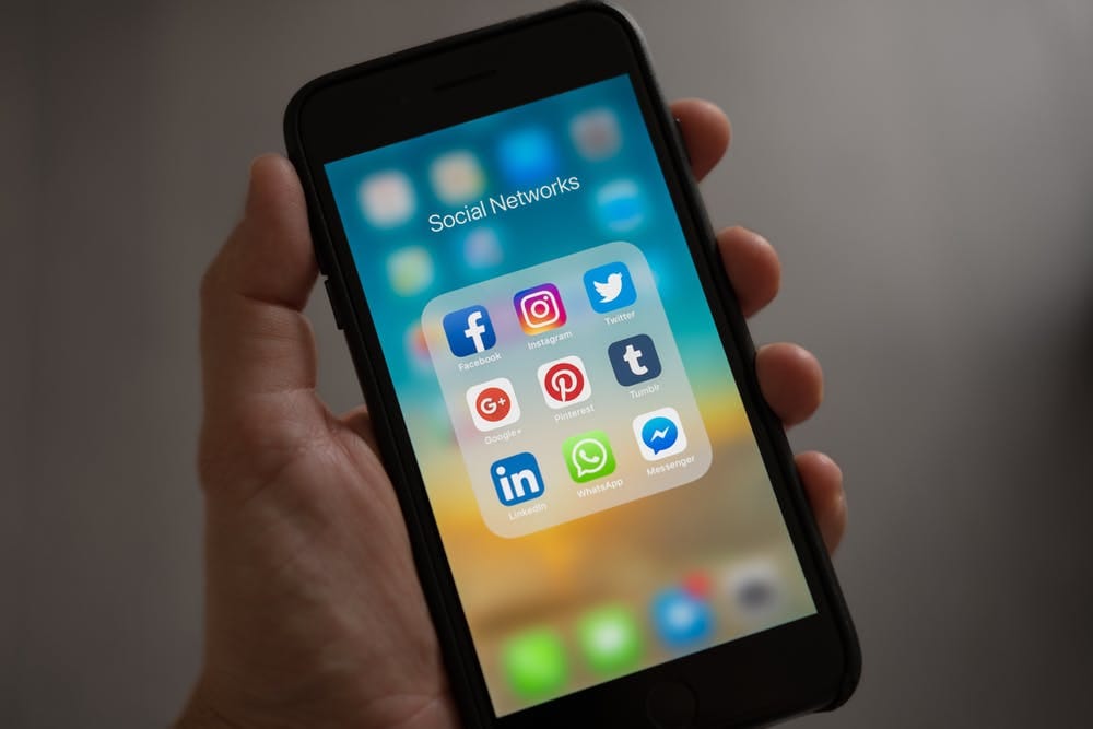 3 motivi per non guardare il telefono appena sveglio